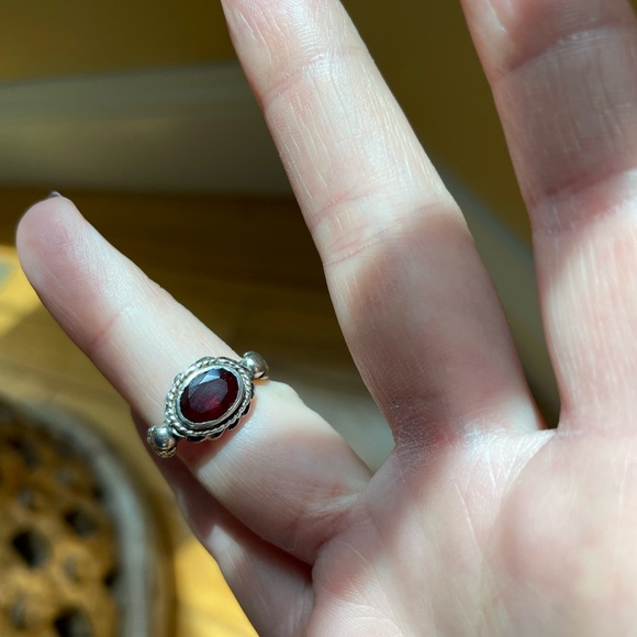 Vintage Sterling silver and garnet ring , size approx 4.5 - 5 - Picture 3 of 13